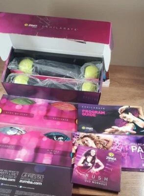 Sistema de fitness Zumba ¡Exilarate! JUEGO DE 5 DVD + Guía Ejercicio Tonificación Sticks Foto 1 de 4