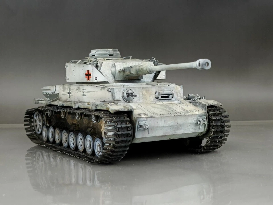 1/35 Built WWII German Panzer IV H w/Zimmerit Winter Metal Tracks Tank Model - Image 1 of 4
