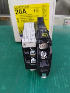 Square D QO1201021 20Amp 120/240VAC Plug-On Shunt Trip Circuit Breaker - Picture 1 of 5