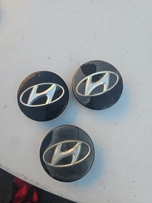 Juego de ruedas tapa central Hyundai Elantra Ioniq Veloster OEM negro 52960-3X500 Foto 1 de 2