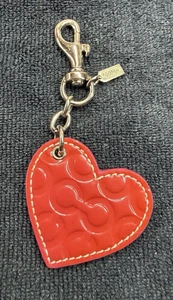 Bolso Coach 2009 charol rojo/rosa corazón encanto - Imagen 1 de 4