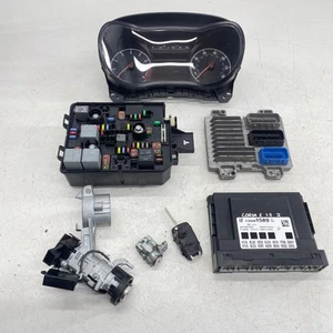 KIT VAUXHALL CORSA E ECU 12665802 CONTROL MOTOR 69HP 1.2 GASOLINA B12XEL 14-19 - Imagen 1 de 17