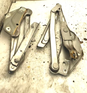 Repuestos Usados, Par De Bisagras De Capó Volvo C70 Coupé - Imagen 1 de 3