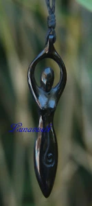 Cuerno Diosa negra Angerone símbolo de protección tallado a mano amuleto espiral pagana - Imagen 1 de 2