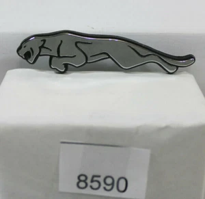 INSIGNIA DE JAGUAR SALTANDO CROMADO EMBLEMA TABLERO INTERIOR SE ADAPTA A JAGUAR - Imagen 1 de 5