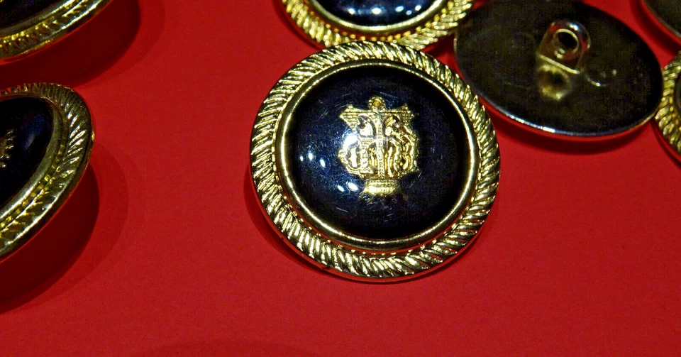 Designerknöpfe,Handarbeiten,Konvolut 15 Stück, mit goldenen Wappen,25 mm - Bild 1 von 2