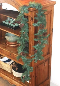 LOVELY! 9 FT NORTH CAROLINA RUSTIC PINE PINECONES RED BERRIES CHRISTMAS GARLAND - Picture 1 of 7