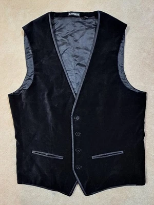 Chaleco formal Express de terciopelo negro para hombre talla pequeña - Chaleco de esmoquin, cinturón trasero Foto 1 de 4