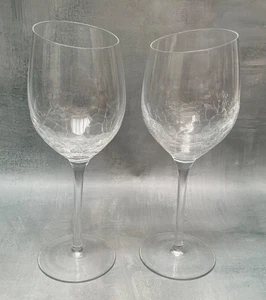 "Juego de 2 copas de vino transparentes Pier 1 borde en ángulo agrietado 8 3/4""" - Imagen 1 de 2