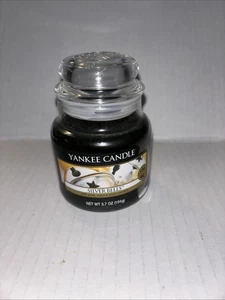 Silver Bells Yankee Candle 3.7oz Jar New Christmas Retired Rare Holiday - Picture 1 of 4