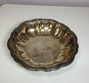 Vintage Silver Candy Dish ~Wm A Rogers By Oneida Ltd. 9” Round Scalloped Edge - Picture 1 of 5