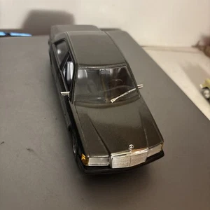 Burago 1/25 Scale cod.0105 Mercedes-Benz 190E - Bronze - - Picture 1 of 8