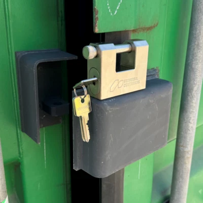 UNIVERSAL CONTAINER SERVICES LTD. Bolt on container Lock Box Right Hand with Pad Lock - Containers - Trailers