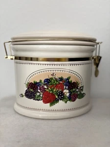 Bote de cerámica ovalado Knotts Berry Farm Foods diseño de frutas tapa con bisagras - Imagen 1 de 10