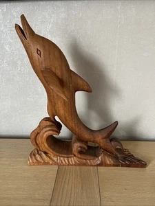 Sculpture sur Bois Dauphin sur une vague - Imagen 1 de 7
