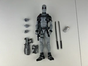 Marvel Legends Deadpool 12" Action Figure By Hasbro Amazon Exclusive w/ weapons - Picture 1 of 2