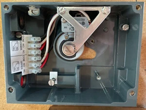 BLX 250001 R100-M FEEBACK MECHANICAL SWITCH SPDT-CO * NEW OPEN BOX * - Imagen 1 de 3