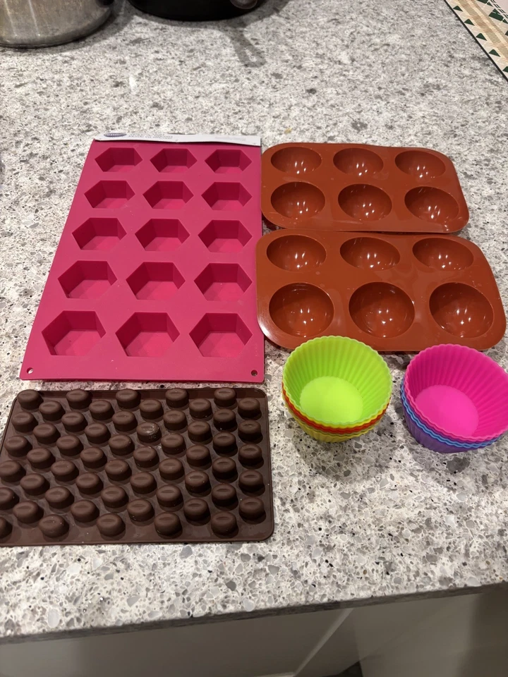 Lot of 5 Silicone Ice Chocolate, Cupcake,  Candle Soap Mold Baking  Bundle - Image 1 of 4