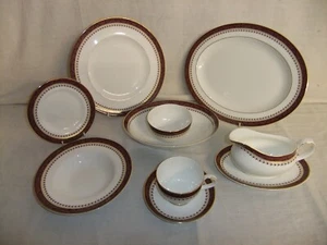 c4 Porcelain Royal Doulton - Caspian - modern tableware burgundy gilded - 8I6A - Picture 1 of 13