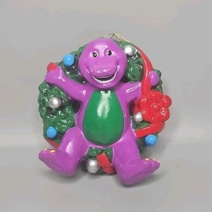 Vintage 2002 Lyons Barney Weihnachtsschmuck Kranz lila Dinosaurier 4" Weihnachten EUC - Bild 1 von 2