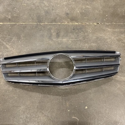 08-14 Mercedes W204 C300 C250 C350 Sedán Parrilla Superior GENUINA OEM Foto 1 de 4