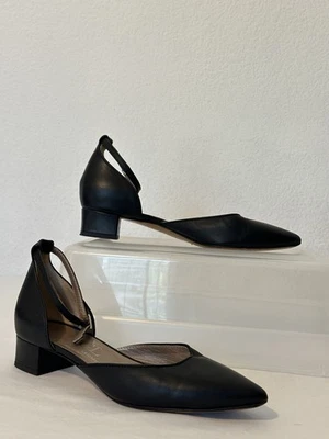 Usado en Excelente Condición AGL Cuero Negro D’Orsay Bomba Punta Tobillo Correa Tacón Bajo 36.5 EE. UU. 6.5 Foto 1 de 4