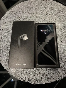 Samsung Galaxy Z Flip 6 256GB Brand New Fully Working - Picture 1 of 2