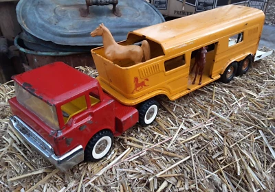 STRUCTO ERTYL Horse Van with Horses - Image 1 of 4