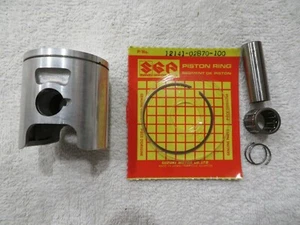 Suzuki NOS OEM RM80 1989-1990 1.00mm Over Complete Piston Kit 12102-02811-100 - Picture 1 of 7