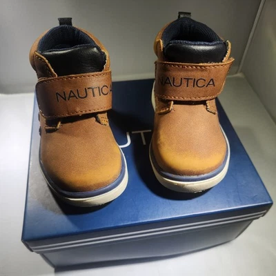 Bota Nautica Toodler. Tostado/azul marino talla 5 Foto 1 de 4