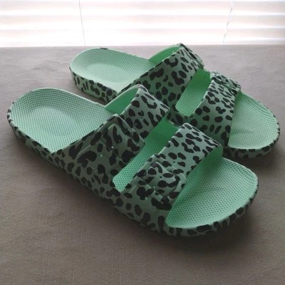 Freedom Moses Leo Cactus Slides Sz 8.5 US 39 Green Black Anthropologie Vegan  - Image 1 of 4