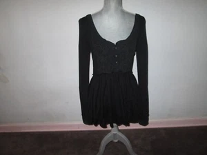 FREE PEOPLE Babydoll nero Henley top termico aderente e svasato bordo all'uncinetto a strati M - Foto 1 di 4