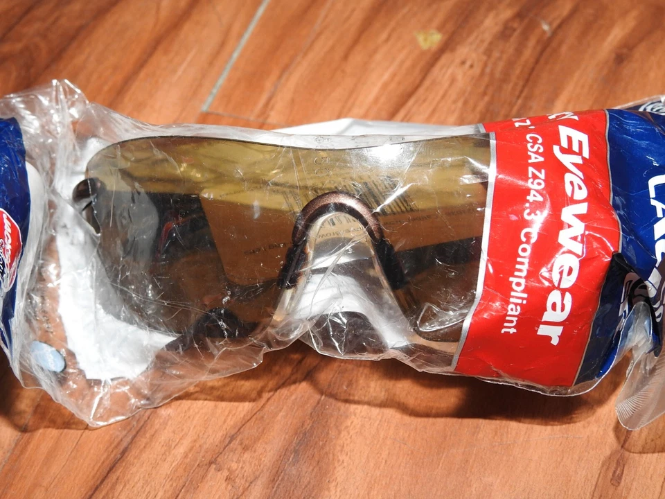 Gafas de seguridad balísticas calibre Smith and Wesson clasificación UV con lente marrón Foto 1 de 1