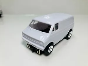 AUTO-WORLD ~ " DODGE VAN " non verniciato ~ NUOVO ~ per uso su AFX, AURORA, TYCO, HO - Foto 1 di 8