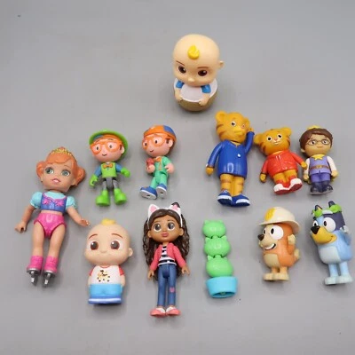 Lote de 12 figuras de juguete de dibujos animados Cocomelon Gabby Bluey Daniel Tiger Blippi Foto 1 de 4