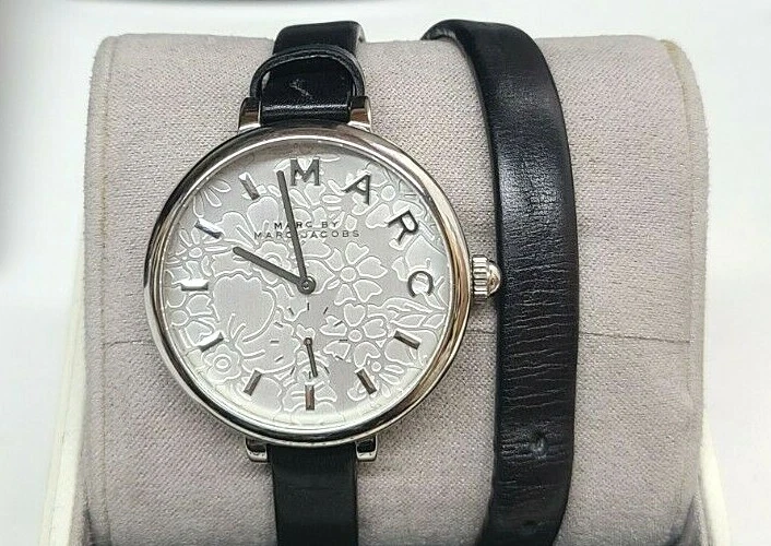 Reloj para dama MARC BY MARC JACOBS Sally esfera plateada MJ1419 Foto 1 de 1