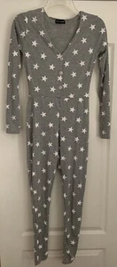 Pretty Little Thing~Jumpsuit One Piece Pajama~ Grey With White Stars~Size 0 - Picture 1 of 12