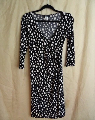 Vestido Alyn Paige años 90 negro y crema 36" lunares poli imitación abrigo. Talla Sm. Foto 1 de 4