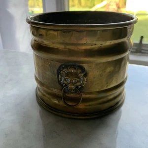 Antiker massiver Messing Löwenkopf Cachepot Übertopf Hollywood Regency Englisch Messing - Bild 1 von 9