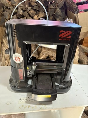 3D printer, XYZ printing brand, you must have certain computer to use - Image 1 of 4
