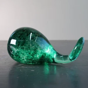 Avondale Art Glass Whale Paperweight Made in  Pembrokeshire Wales - Picture 1 of 9