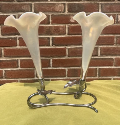 Antiguo centro de mesa trompeta Epergne de vidrio iridiscente inglés plateado Foto 1 de 4