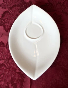 VILLEROY & BOCH WHITE PALM - SNACK PLATE  10 INCH FINE CHINA NEW USED AS DISPLAY - Picture 1 of 11
