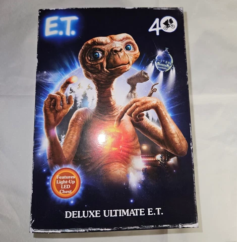NECA Deluxe E.T. Ultimate Action Figure LED Chest Light Up 40th Anniversary Cover