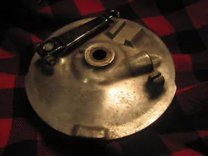 1972 73 YAMAHA DT2 DT3 250 360 ENDURO FRONT WHEEL BRAKE PLATE BRAKES BRAKE ARM - Foto 1 di 1
