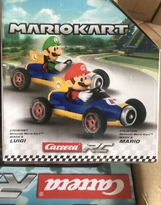 CARRERA 2,4GHz Mario Kart TM Mach 8, Luigi RC Fahrzeug ab 6 Jahren 1:18 NEU - Bild 1 von 3