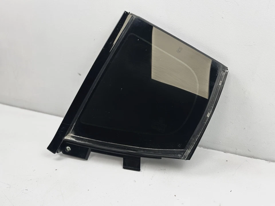KIA Stinger 2018-2021 Left rear Rear vent window glass 83573-J5000 - Image 1 of 4