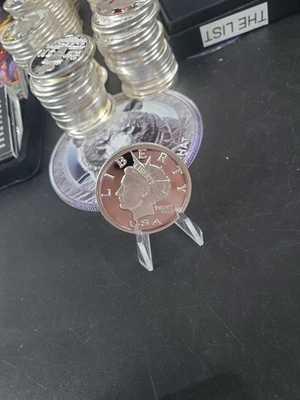 2005 NORFED 1/2 OZ .999 FINE SILVER LIBERTY $10 MIXED Condition.  - Image 1 of 4