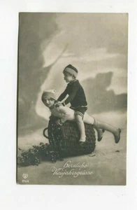 uralte AK Neujahrsgrüße zwei Kinder auf einem Weidenkorb //37 - Foto 1 di 1