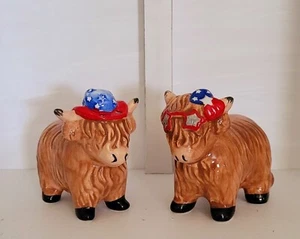 HIGHLAND COW 4th OF JULY SALT & PEPPER SHAKERS ~ HARD TO FIND ~ BRAND NEW - Picture 1 of 3